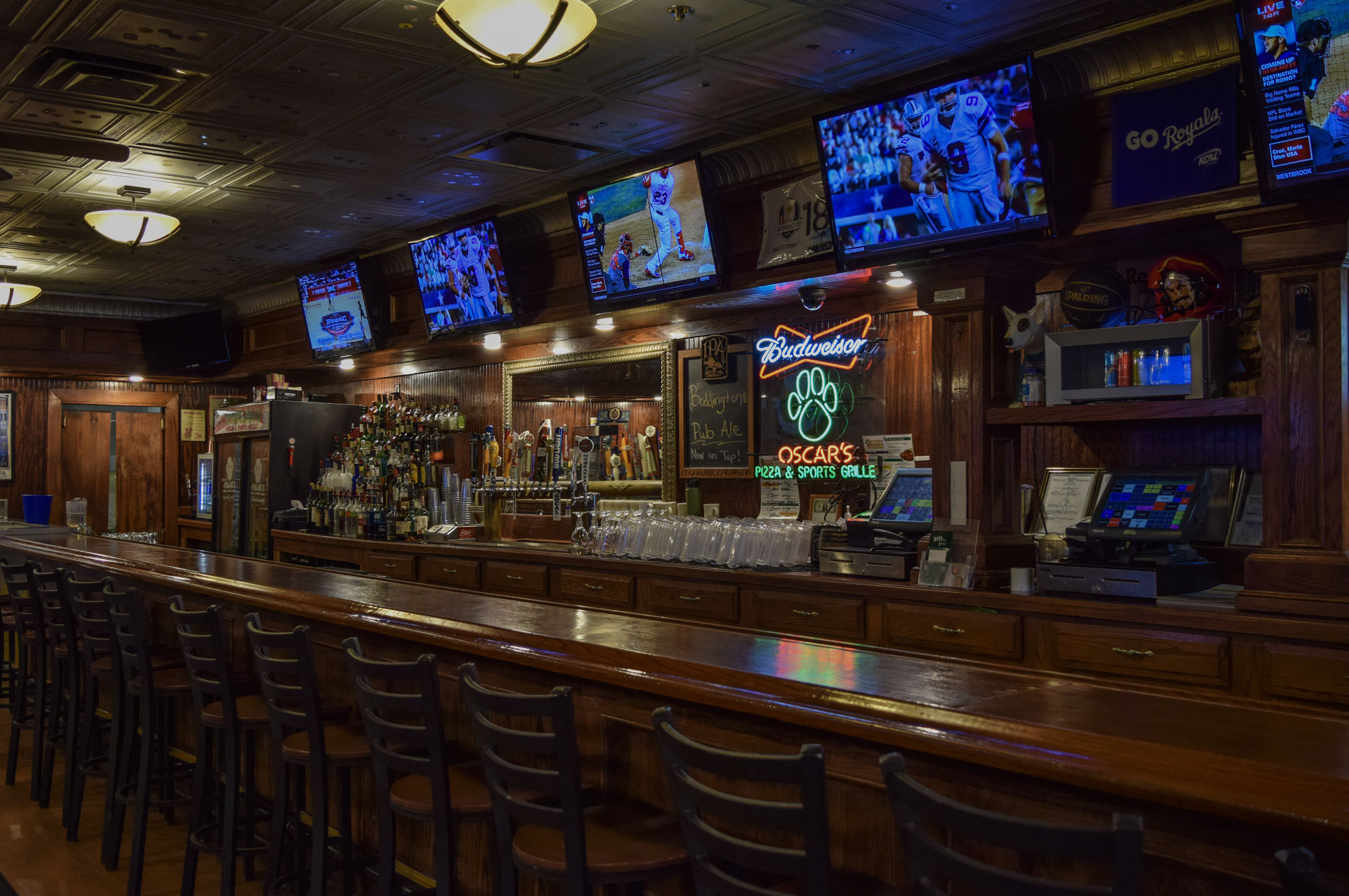 Oscar's Pizza & Sports Grille photo